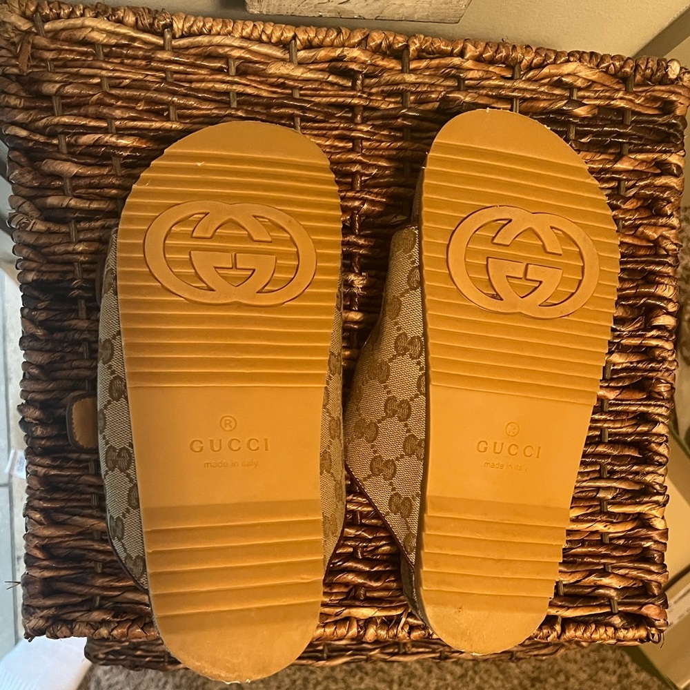 Gucci Beige Monogram Buckle Slides - Picture 6 of 12